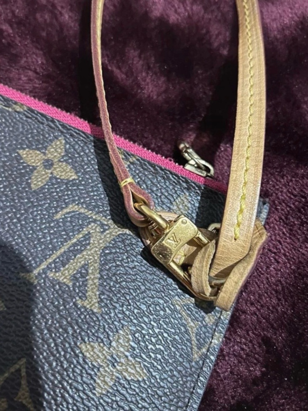 Louis Vuitton Neverfull MM Pochette - Picture 4 of 9